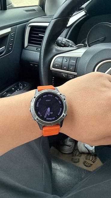 Спортивные смарт‑часы Garmin Fenix 6 с оранжевым силиконовым ремешком
