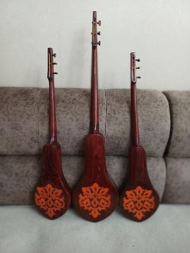 Комузы: Б/у карагай туюк чабылган комуздар сатылат. Күүлөп чертип сапатын — 3