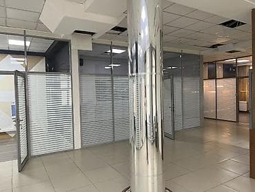 бир: Офисные помещения с перегородками из стекла и алюминиевого профиля — 10