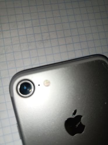 Мобильные телефоны: IPhone 7, Черный — 7