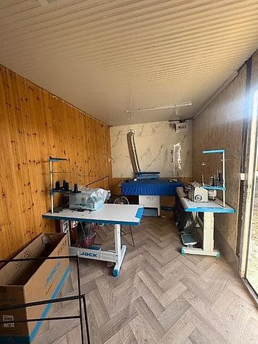 салон помещения: Модульное помещение из морского контейнера с панорамным остеклением - — 3