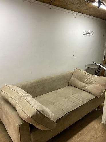 обито: Прямой диван, Б/у — 1