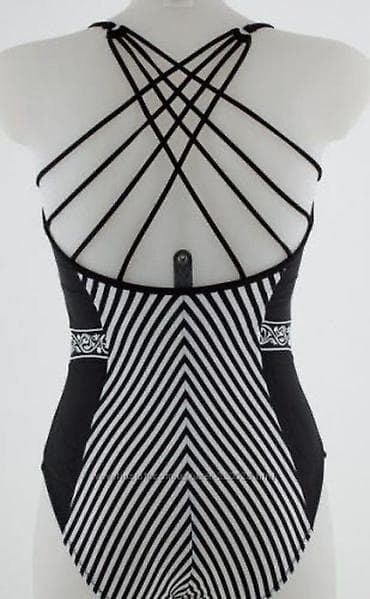 одежды мурской: Слитный женский купальник с графичным принтом. Новый. - Цвет — 2