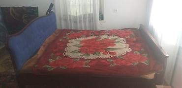 б у мебель шкаф: Деревянная двуспальная кровать с мягким изголовьем. - Размер — 2