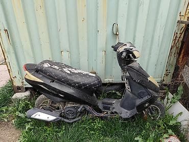 Скутер Yamaha (50–125 см³, модель семейства Jog/Neo’s — визуально по