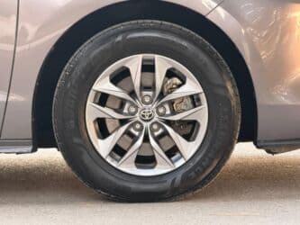 покрышка 17 5: Toyota Sienna: 2021 г., 2.5 л, Вариатор, Гибрид, Минивэн — 13