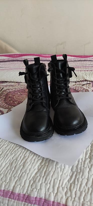 Батильондор: Черные кожаные демисезонные ботинки на массивной подошве для девочки — 1