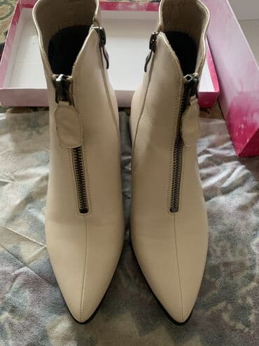 удобный обувь: Новые Сапоги Деми 37р,качество 😍очень удобные Цвет Айвори Каблук 5см — 3