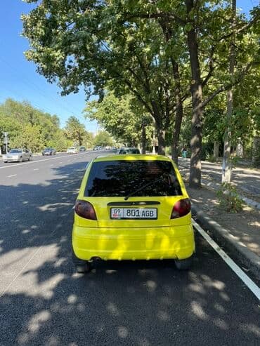 деу матиз 2: Яркий желтый хэтчбек Daewoo Matiz, идеально подходящий для городских — 2