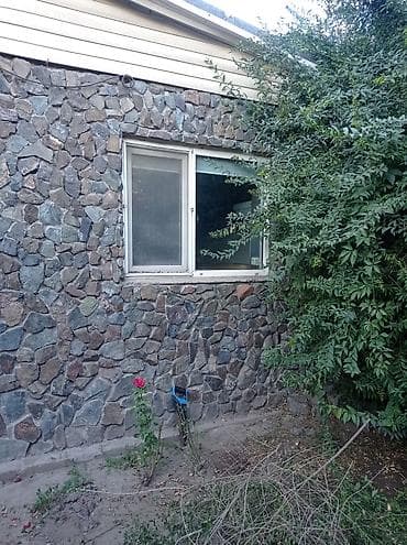 Продажа домов: Дом с отдельным входом, облицованный природным камнем. Внутри — — 1