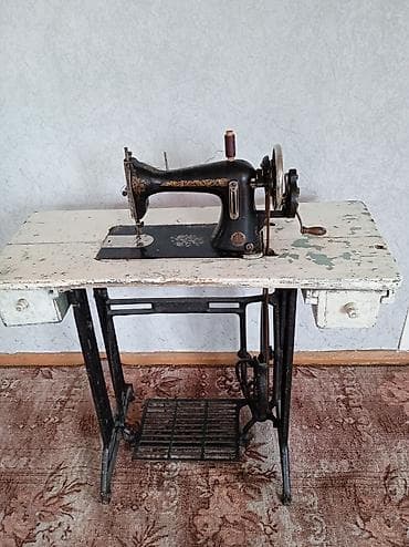 без звучный швейный машинка: Педальная швейная машина в встроенном столе - Классическая ножная — 1