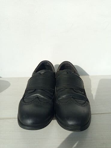 кожанные туфли: Классические чёрные туфли-броги для мальчика. - Материал: натуральная — 2