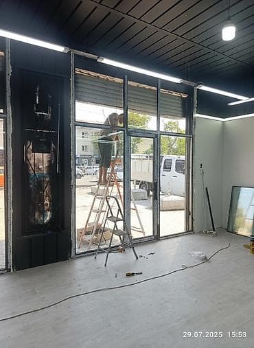 Стеклянный фасад с каркасом из алюминиевого профиля обеспечивает at lalafo.kg Стеклянный фасад с каркасом из алюминиевого профиля обеспечивает