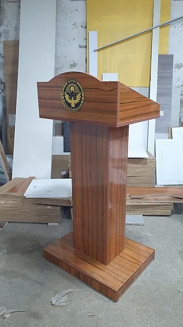 эргономичный стол: Кафедра (трибуна) для выступлений - Материал: ламинированная — 1