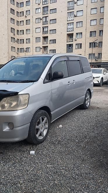 Toyota: Toyota Noah: 2003 г., Автомат, Бензин, Минивэн — 2