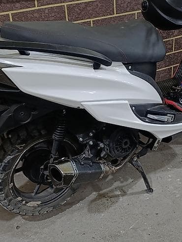 колонки алиса: Скутер/мопед городского класса, белый, с агрессивной светодиодной — 8