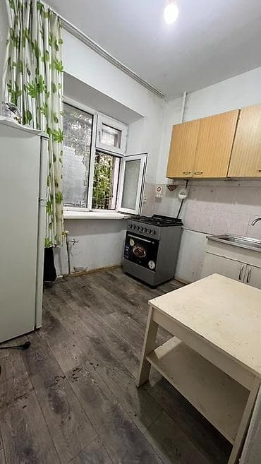 49: 3 комнаты, 49 м², Хрущевка, 1 этаж, Старый ремонт — 1