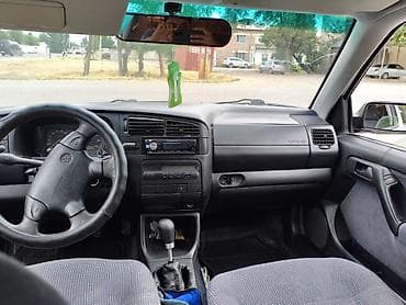 Транспорт: Volkswagen Vento: 1996 г., 1.8 л, Механика, Бензин, Седан — 4