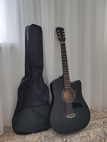 Гитары: 🎸 Продаю акустическую гитару 38 размера. Продаю красивую чёрную — 4