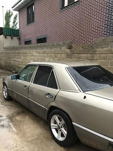Транспорт: Mercedes-Benz W124: 1991 г., 2 л, Механика, Бензин, Седан — 6