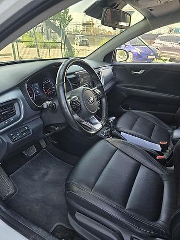 Транспорт: Kia Stonic: 2018 г., 1.6 л, Автомат, Дизель, Универсал — 8