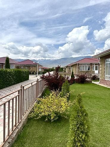 Коттеджные домики в зеленом комплексе у озера на 5,6 и 9 персон 😍 В — 2