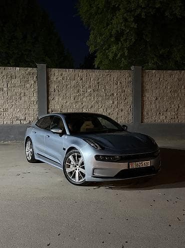 tesla 3: Zeekr 001: 9.3 л | 2022 г. Кроссовер — 1