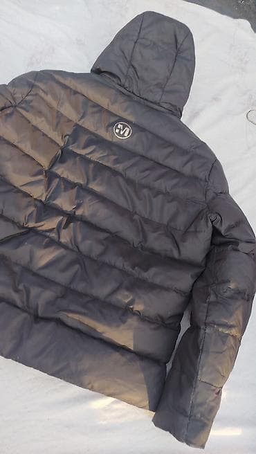 Куртки: Продаю мужскую пуховую зимнюю куртку, в отличном состоянии, размер — 4