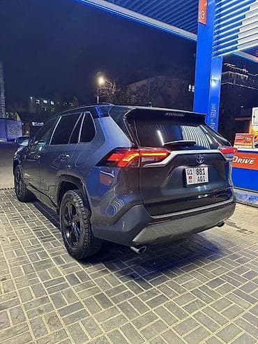 салон на 210: Toyota RAV4: 2019 г., 2.5 л, Автомат, Гибрид, Кроссовер — 3