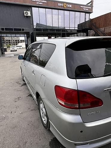 продается машина: Toyota Ipsum: 2003 г., 2.4 л, Автомат, Бензин, Минивэн — 7