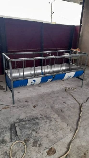 продам домик для кошки: Кормушки для скота (сенаж/корм) из полуцилиндровых металлических бочек — 6