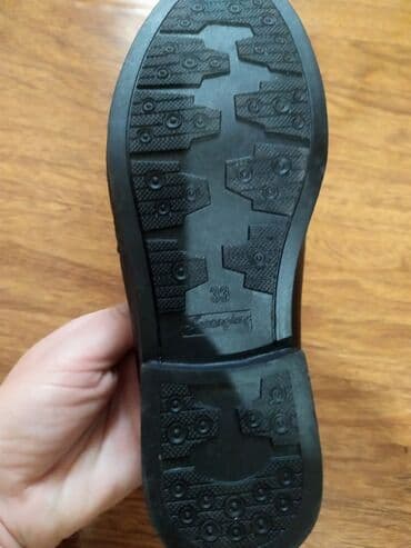 купить обувь бишкек: Продам новые школьные туфли, 33 размер — 3