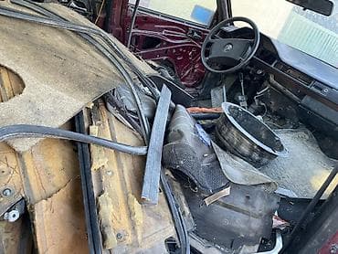 Кузов седан Mercedes-Benz (надпись «230» на крышке багажника) — 8