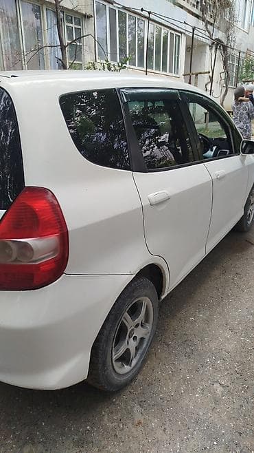 Honda Fit: 2002 г., 1.3 л, Вариатор, Бензин, Хетчбек — 3
