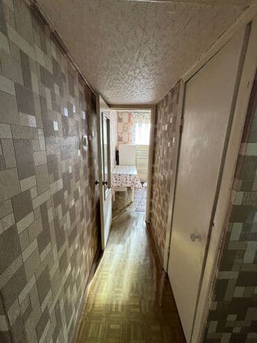 срочно продаётся 1 комнатная квартира в районе ошского рынка по улице кенсуйская 17: 1 комната, 32 м², 104 серия, 4 этаж, Старый ремонт — 4