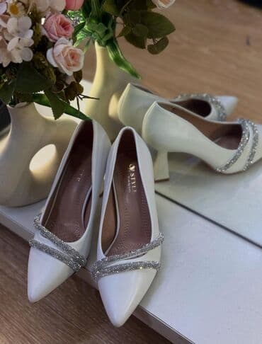 где можно купить обручальные кольца недорого: ✨ Продаю новые туфли цвета айвори со стразами 📏 Размер: 38 (идут на — 1