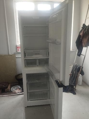 mini refrigerator: Холодильник Indesit, Б/у, Двухкамерный, De frost (капельный), 60 * 1 * — 3