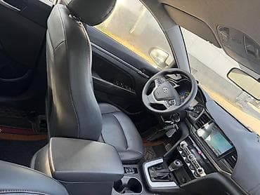 гибридный внедорожник: Hyundai Elantra: 2020 г., 1.6 л, Автомат, Гибрид, Седан — 9