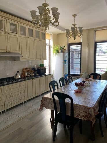 загородный домик: 300 кв. м, 8 бөлмө — 16