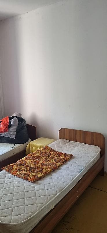продаю спальный гарнитур бишкек: Здаю комнату с подселением Состав: - Две односпальные кровати с — 3