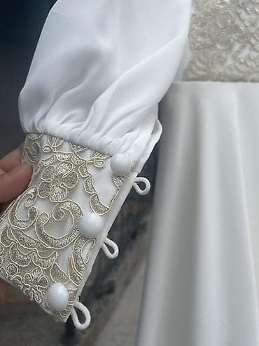 на свадьбу: Длинное нарядное платье белого цвета с длинными рукавами - Силуэт — 4