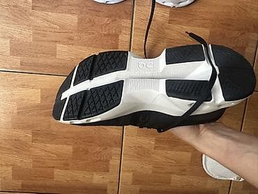 on cloud: Новые Кроссовки On Running черного цвета с контрастной белой подошвой — 5