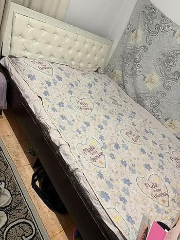 Мебель: Кровать с мягким изголовьем

В комплекте на фото — матрас — 1
