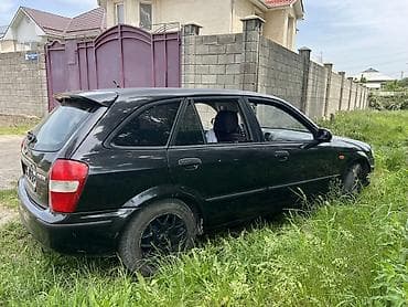Унаа сатуу: Mazda 323: 1999 г., 1.5 л, Кол менен иштөөчү, Бензин, Хетчбек — 2