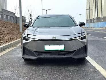 Toyota: Toyota bZ3: 2023 г., Электромобиль, Лифтбек — 1