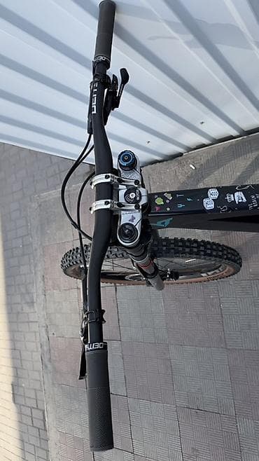 Велосипеддер: 2023 YT Tues Core 2 Wheel Size 27.5" Вилка RockShox BoXXer Select — 5