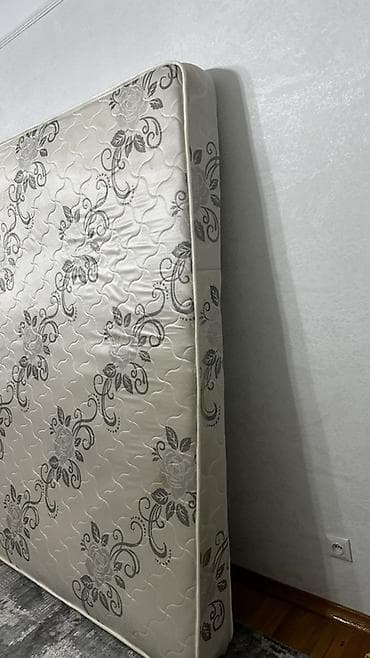 для матраса: Двуспальный пружинный матрас. - Размер: ориентировочно 160×200 см — 2