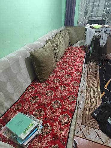 Угловой диван, C подушками