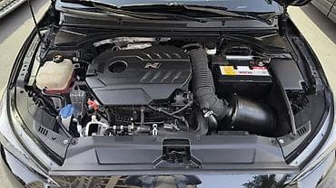 спортивный рул: Hyundai Veloster: 2021 г., 2 л, Робот, Бензин, Хэтчбэк — 10