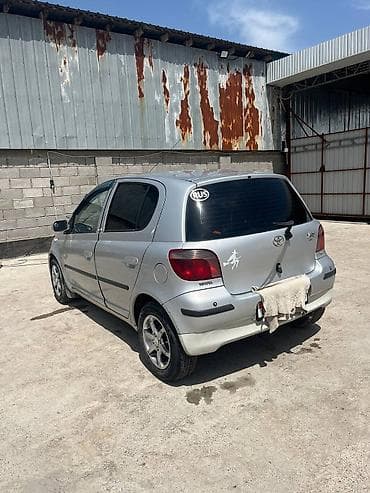 Toyota Yaris: 2001 г., 1.3 л, Механика, Бензин, Хэтчбэк — 4